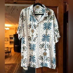 No Boundaries Men's Palm Print Casual Shirt - Blue and White